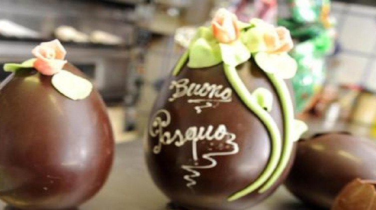 I DENTISTI PROMUOVONO LE UOVA DI PASQUA, CACAO E' ANTICARIE