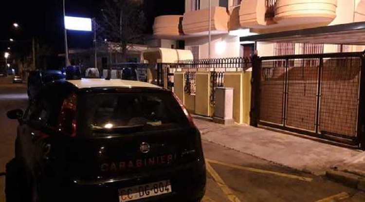 bruciato vivo dal figlio lecce