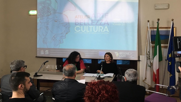 sindaco Paola Villa e Giovanna Pugliese durante la presentazione alla Torre di Mola