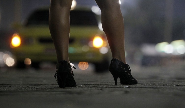 Prostitute at Atlantica avenue in copacabana beach, Rio de Janeiro