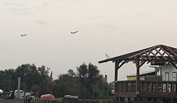 fiumicino aereo scortato caccia