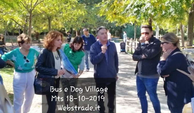 DogVillage Bus