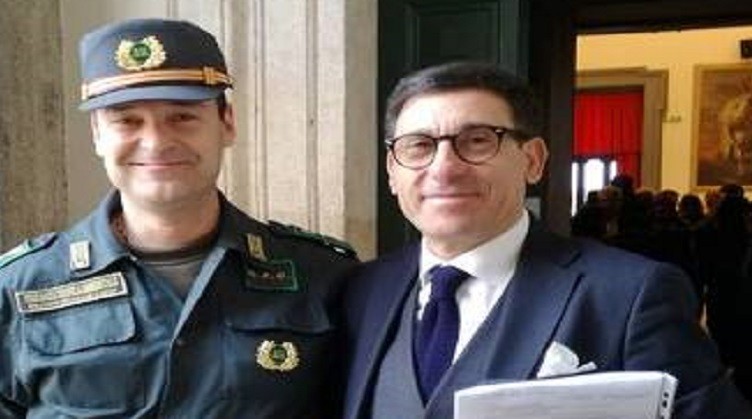 il comandante Bruni con il Presidente dell'Accademia Kronos Fraco Floris