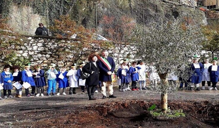 FESTA ALBERO CORI GIULIANELLO (1)