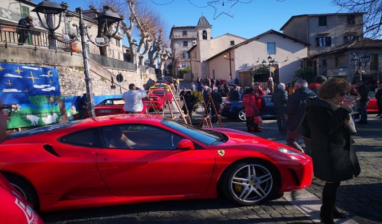 Ferrari piazza Pais serrone