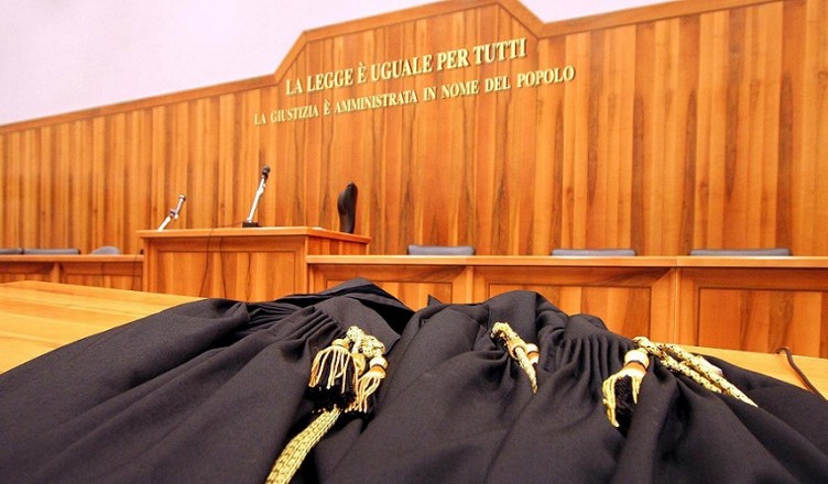 TONACA TRIBUNALE