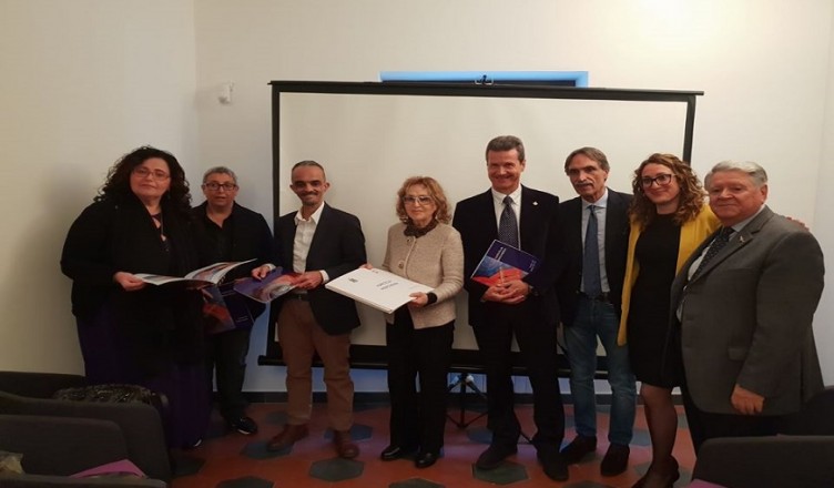 fot 2 formia contmp