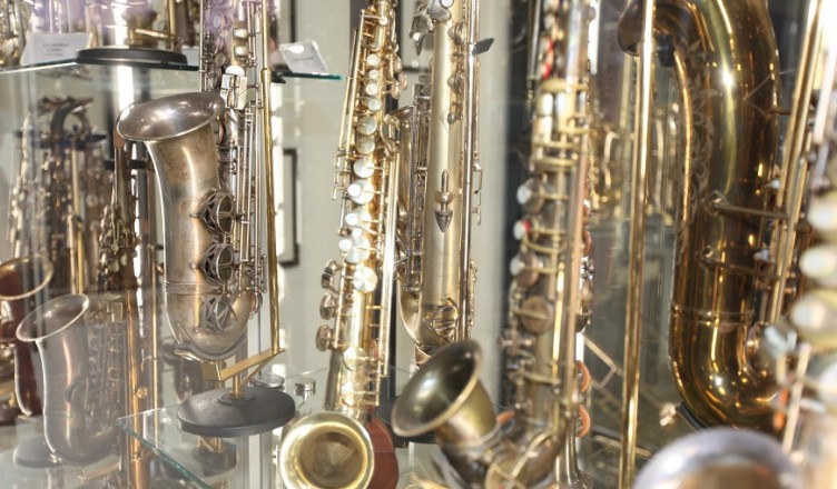 sax...