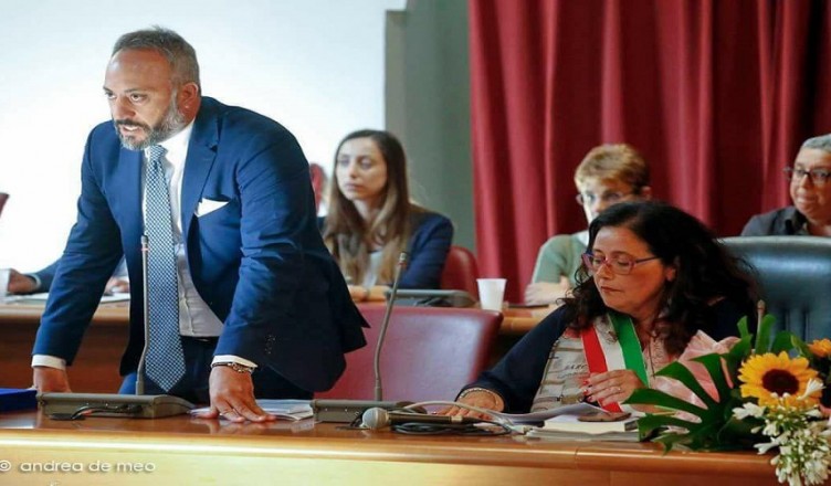 Il sindaco Paola Villa insieme al presidente del consiglio comunale Pasquale Di Gabriele