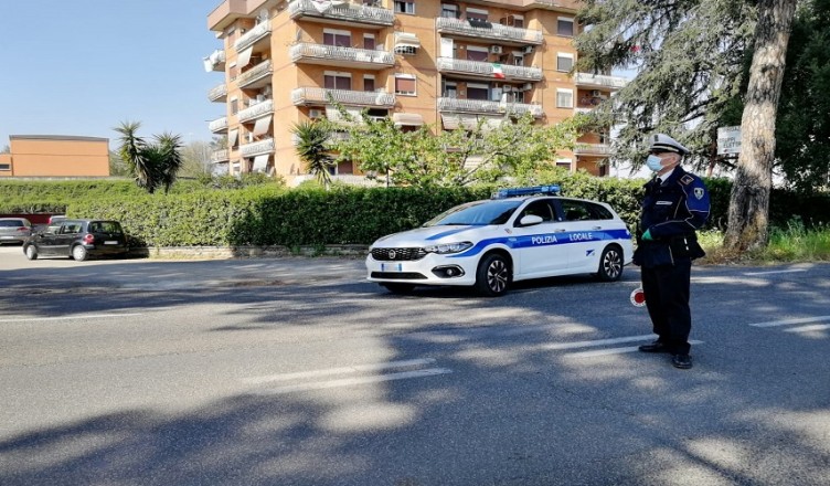 Polizia controlli cisterna di latina