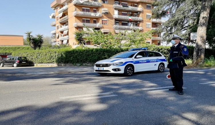 Polizia locale cisterna controlli