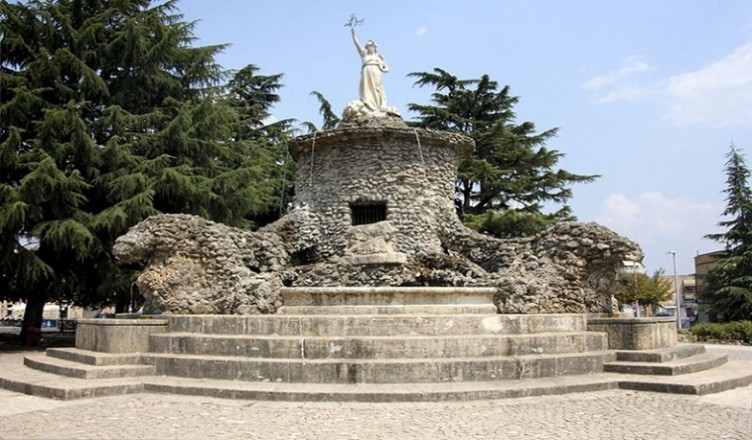 Fontana Biondi Cisterna