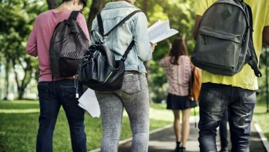 studenti-di-spalle