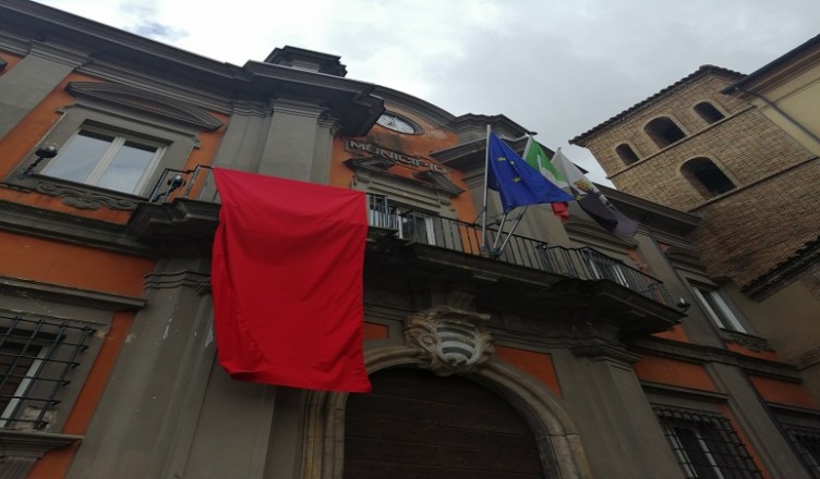 drappo rosso