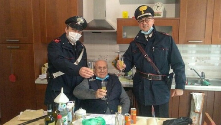 anziano_chiama_polizia_brindisi_natale_covid...
