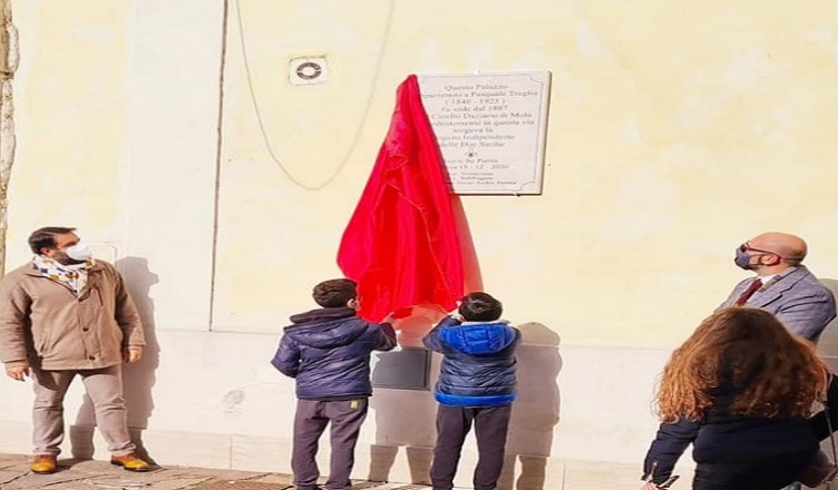 marmo in ricordo della Dogana delle Due Sicilie