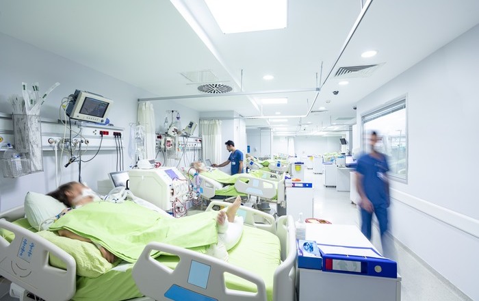 Intensive care in the hospital, COVID-19
