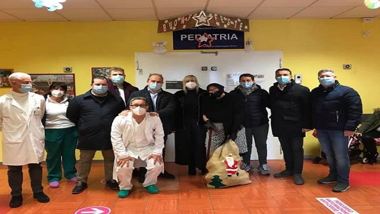 Le calze donate da Codici all'ospedale di Alatri