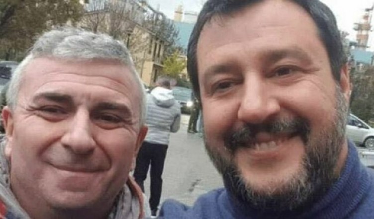 selfie salvini operaio malattia annullato licenziamento