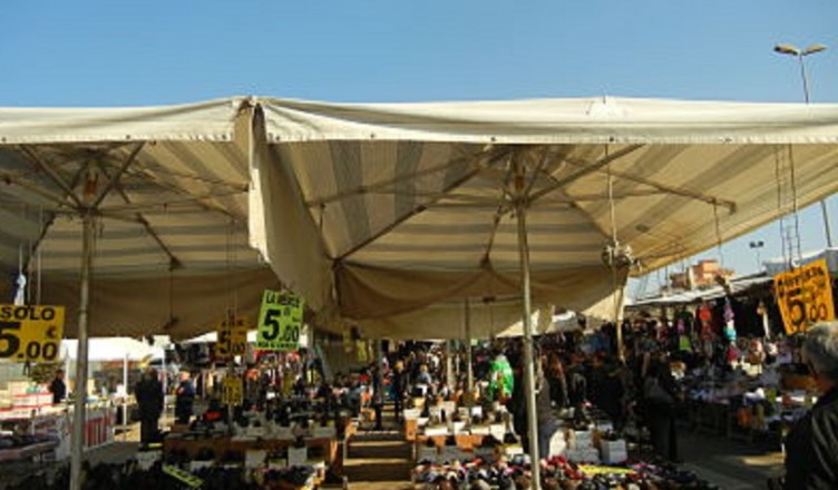 MERCATO BANCARELLE