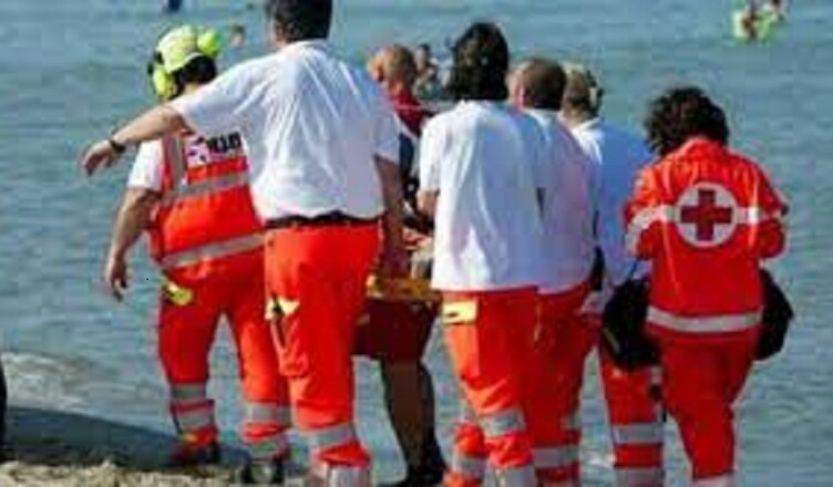 malore spiaggia morti