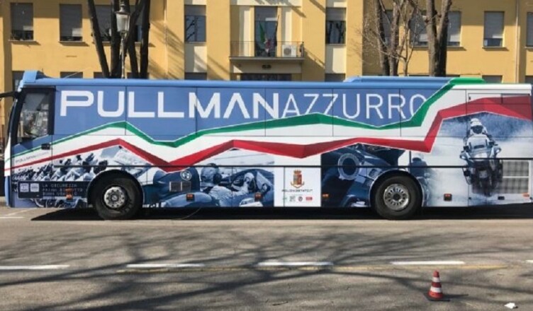 pullman-azzurro-polizia-di-stato