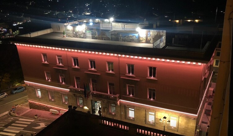 palazzo comunale frosinone illuminato