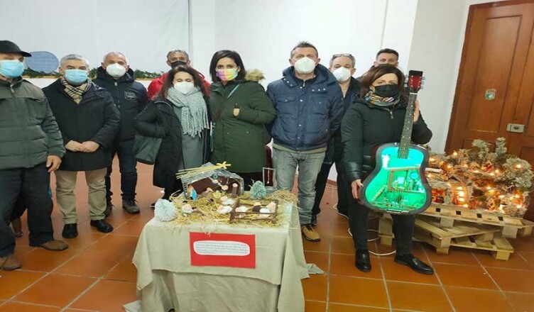 Momenti-della-serata-che-ha-rivelato-le-opere-votate-dai-visitatori-della-mostra-a-Macchiagodena-2
