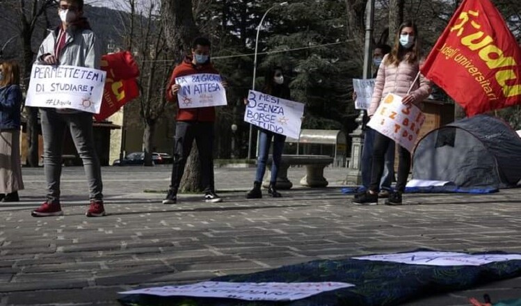 manifestazione L'AQUILA