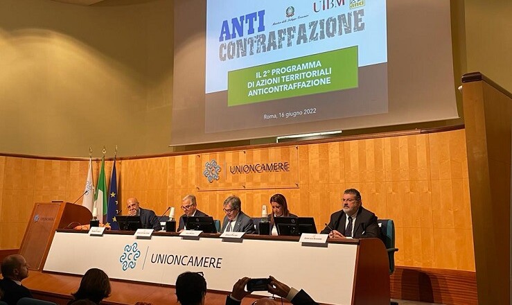 LOTTA CONTRAFFAZIONE QUADRINI