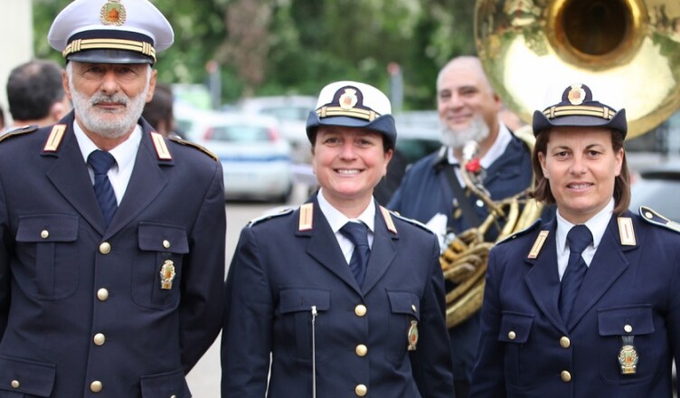 comandante manuela pescosolido (al centro)