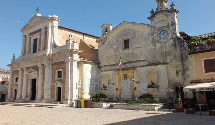 20220927 C.S. Boville FOTO Chiesa San Michele Arcangelo e Monumento ai Caduti