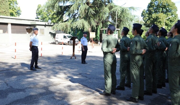 Al centro della visita, l’incontro con gli allievi della 1ª classe dei corsi regolari dell’Accademia Aeronautica ed un sopralluogo ai lavori