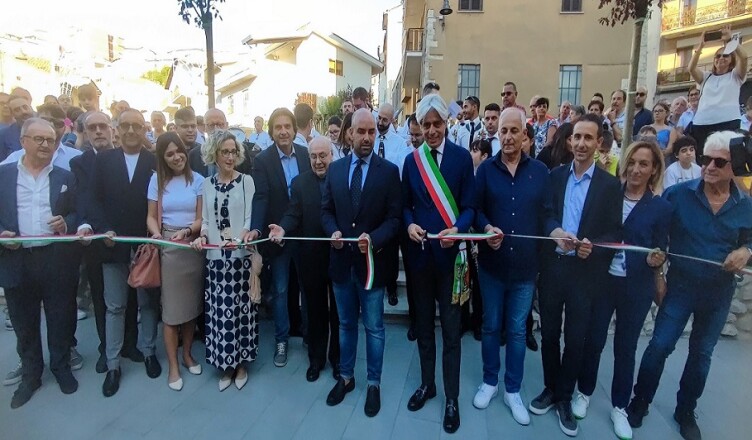 Taglio del nastro 2