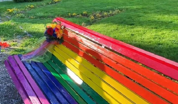 panchina arcobaleno