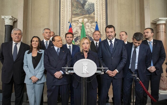 Sen. Luca CIRIANI e On. Dott. Francesco LOLLOBRIGIDA,rispettivamente Presidente del Gruppo Parlamentare Fratelli dItalia del Senato della Repubblica e della Camera dei deputati,
accompagnati dallOn.Giorgia MELONI, Presidente del Movimento Fratelli dItalia.
Sen. Massimiliano ROMEO e On. Dott. Riccardo MOLINARI,rispettivamente Presidente del Gruppo Parlamentare Lega Salvini Premier -Partito Sardo dAzione del Senato della Repubblica e
del Gruppo Parlamentare Lega - Salvini Premier della Camera dei deputati,con il Sen. Matteo SALVINI, Segretario Federale del Partito Lega per Salvini Premier.
Sen. Licia RONZULLI e On. Ing. Alessandro CATTANEO,rispettivamente Presidente del Gruppo Parlamentare Forza Italia - Berlusconi Presidente  PPE del Senato della Repubblica e della Camera dei deputati,
accompagnati dal Sen. Dott. Silvio BERLUSCONI, Presidente del Movimentocpolitico Forza Italia e dallOn. Antonio TAJANI, membro del GruppocParlamentare Forza Italia - Berlusconi Presidente  PPE della Camera dei deputati.
Sen. Antonio DE POLI,Presidente del Gruppo Parlamentare Civici dItalia-Noi Moderati (UDC-Coraggio Italia-Noi con lItalia-Italia al Centro)  MAIE del Senato della Repubblica.
On. Dott. Maurizio LUPI,Vice Presidente del Gruppo Parlamentare Misto della Camera dei deputati rappresentante della componente Noi Moderati (Noi con lItalia, Coraggio Italia, UDC, Italia al Centro)  MAIE della Camera dei deputati.
Al termine del colloquio con il Presidente della Repubblica Sergio Mattarella,in occasione delle consultazioni
(foto di Francesco Ammendola - Ufficio per la Stampa e la Comunicazione della Presidenza della Repubblica)