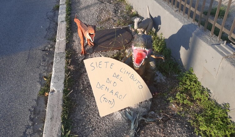 buca segnalata in modo strano