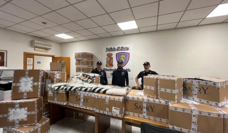 polizia di stato capi abbigliamento rubati