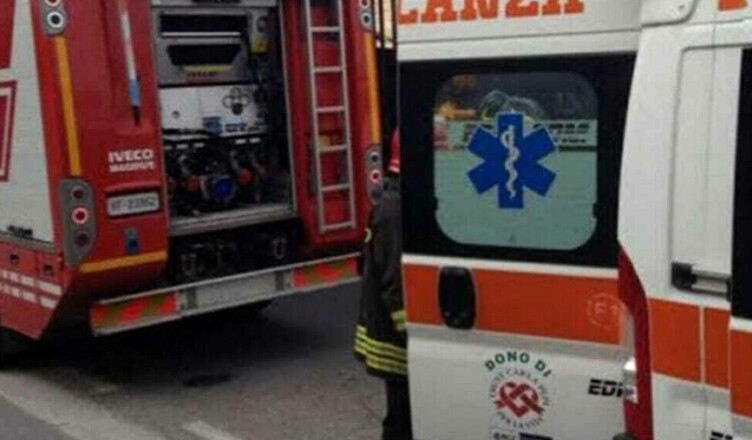 ambulanza vigili del fuoco ...