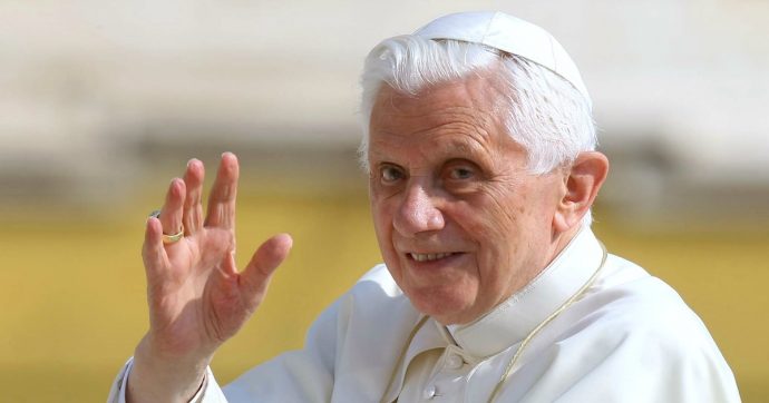 ratzinger-Benedetto-XVI-690x362