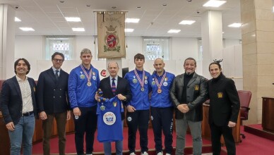 sindaco Mastrangeli con delegazione Muay Thai