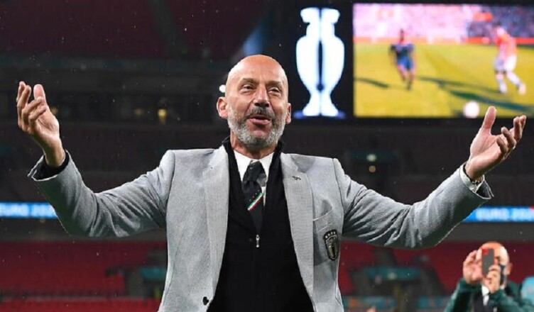epa10391873 (FILE) - Gianluca Vialli, a member of the Italian team's coaching staff, celebrates after the UEFA EURO 2020 final between Italy and England in London, Britain, 11 July 2021  (re-issued 06 January 2023). Gianluca Vialli died at the age of 58 after battling pancreatic cancer his family confirmed 06 January 2023.  EPA/Andy Rain / POOL *** Local Caption *** 57038785