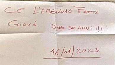 "Chiesa di San Domenico, Palermo. Sulla lapide della tomba di Giovanni Falcone, 16 gennaio 2023", si legge sul profilo Facebook Fondazione Falcone, 17 gennaio 2023.    NPK    Facebook / Fondazione Falcone    +++ATTENZIONE LA FOTO NON PUO' ESSERE PUBBLICATA O RIPRODOTTA SENZA L'AUTORIZZAZIONE DELLA FONTE DI ORIGINE CUI SI RINVIA+++   +++NO SALES; NO ARCHIVE; EDITORIAL USE ONLY+++