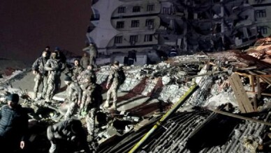 epa10450274 Turkish soldiers and others try to help victims at the site of a collapsed building after an earthquake in Diyarbakir, Turkey 06 February 2023. According to the US Geological Service, an earthquake with a preliminary magnitude of 7.8 struck southeast Turkey close to the Syrian border. The earthquake caused buildings to collapse and sent shockwaves over northwest Syria, Cyprus, and Lebanon.  EPA/DENIZ TEKIN