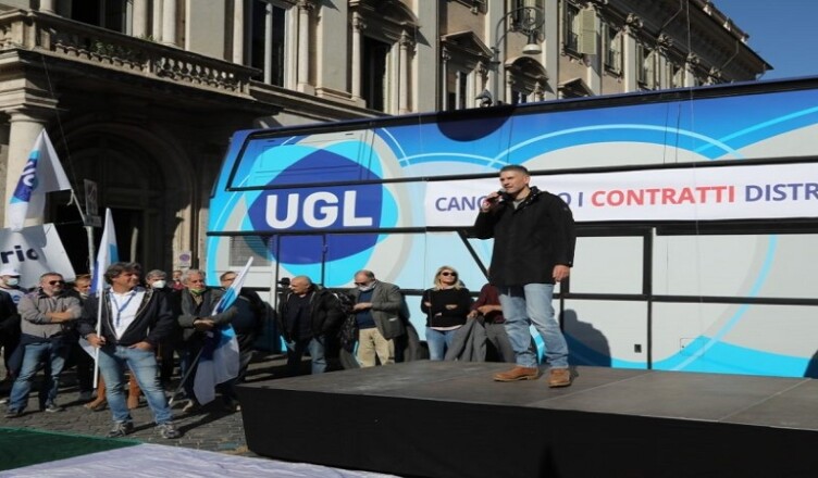 manifestazione-piazza-ss.-apostoli-_-giuliano-1024x682_1
