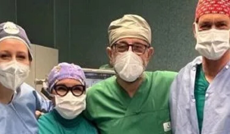 Cieco torna a vedere grazie all'autotrapianto di cornea, intervento record a Torino