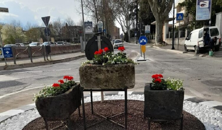Frosinone, nuova veste per la rotatoria tra via de Matthaeis e via Cicerone