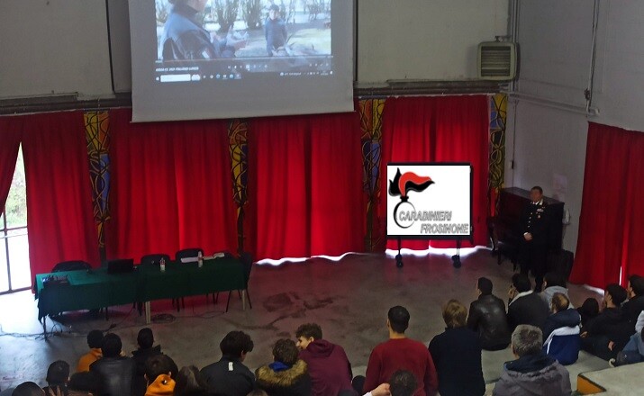 I Carabinieri incontrano gli alunni del Liceo Dante Alighieri di Anagni