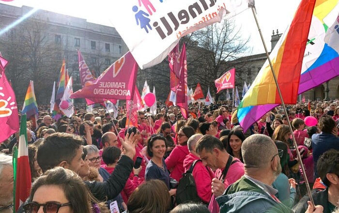 In piazza le famiglie arcobaleno