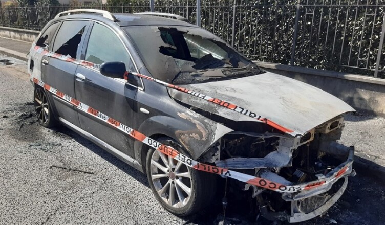 auto in fiamme via barca san domenico sora